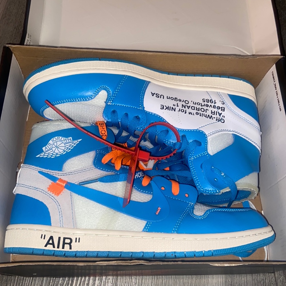 Men’s brand new never worn AirJorsan 1 X Off-Whites men’s 10 / women’s 11/5
